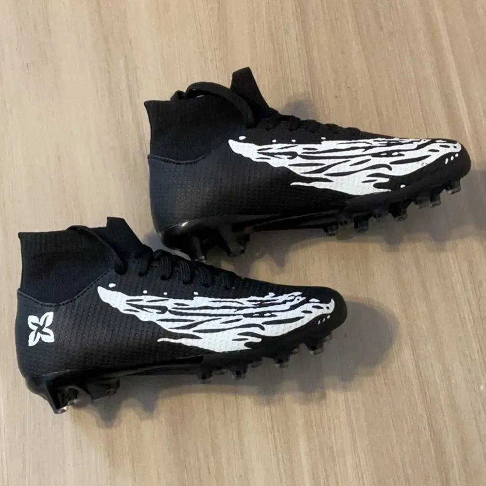 Stylish Black and White Kids Cleats/soccer shoes. EU size 32
